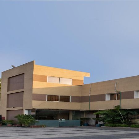 Oyo 79233 Hotel Hive Stays Kochi Екстер'єр фото