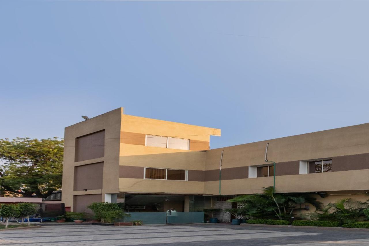 Oyo 79233 Hotel Hive Stays Kochi Екстер'єр фото