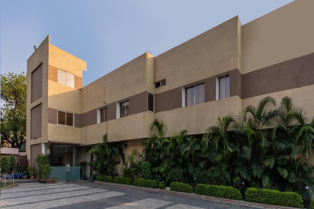 Oyo 79233 Hotel Hive Stays Kochi Екстер'єр фото