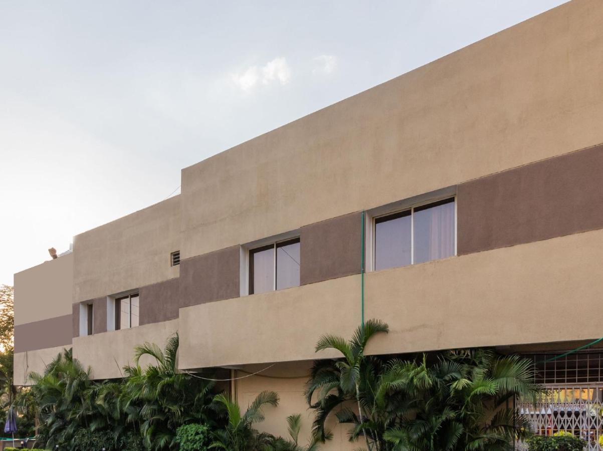 Oyo 79233 Hotel Hive Stays Kochi Екстер'єр фото