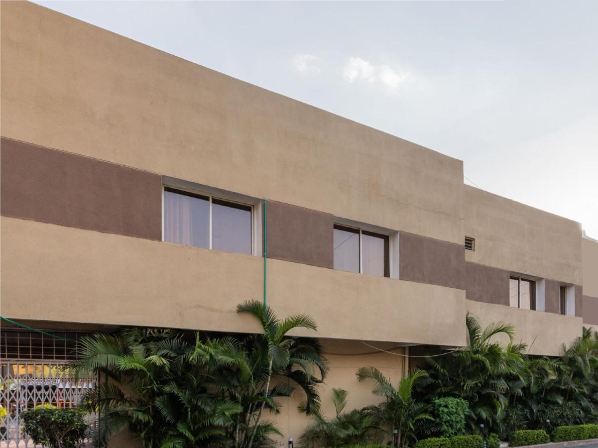 Oyo 79233 Hotel Hive Stays Kochi Екстер'єр фото