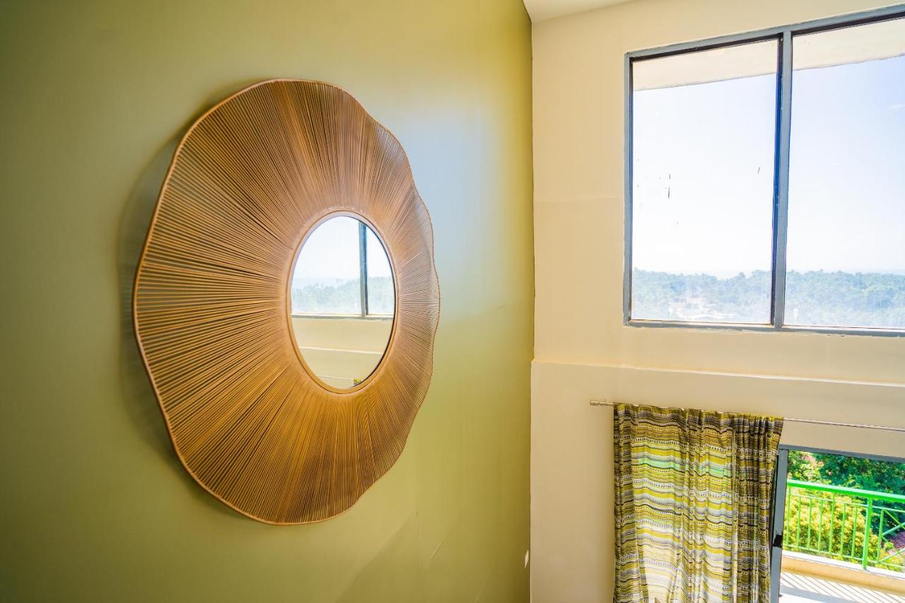 Oyo 79233 Hotel Hive Stays Kochi Екстер'єр фото